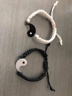 pulseras tejidas para parejas Bracelets Bff, Anting Manik, Bff Jewelry, Bff Necklaces, Friend Jewelry, Best Friend Jewelry, Mia 3, Magical Jewelry, Couple Jewelry