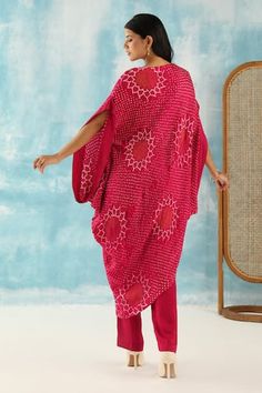 Rani pink kaftan dress with bandhani woven motifs. Paired with belt. - Aza Fashions Festival Bandhani Print Kaftan Straight Kurta, Bandhani Print Straight Kurta Kaftan For Festivals, Summer Bandhani Print Kaftan, Red Bohemian Kaftan For Diwali, Traditional Bandhani Print Summer Kaftan, Eid Festival Dress With Bandhani Print, Eid Festival Bandhani Print Dress, Pink Bandhani Print Dress With Traditional Drape, Pink Kaftan