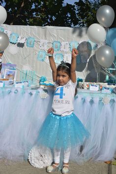 How to Prep the Ultimate Frozen Themed Birthday Party - Prep and Shine Frozen Birthday Theme, Party Prep, Frozen Snow, Frozen Themed Birthday Party, Disney Birthday Party, Frozen Themed, News Flash, Disney Birthday, Frozen Birthday Party