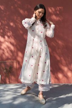 डिजाइनर कपड़े, Kurta Set For Women, Casual Indian Fashion, Salwar Kamiz, A Line Kurta, Simple Pakistani Dresses, Designer Dresses Casual, Indian Dress, Stylish Dress Book