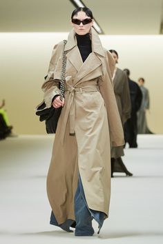 Balenciaga Fall 2023 Ready-to-Wear Collection Balenciaga Coat, Balenciaga Fashion, Vogue Australia, Fashion Design Clothes, Fall 2023, Fashion Show Collection