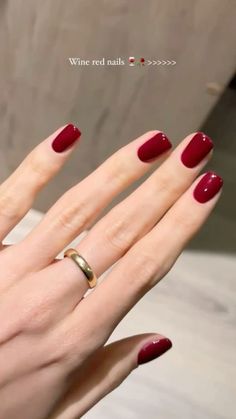 Oval Short Red Nails, Winter Wine Nails, Fall Gelish Nails, Dainty Nails Classy, Red Nails Fall 2024, Red Builder Gel Nails, Short 2024 Nails, Classic Red Nails Vintage, Short Red Gel Nails Ideas