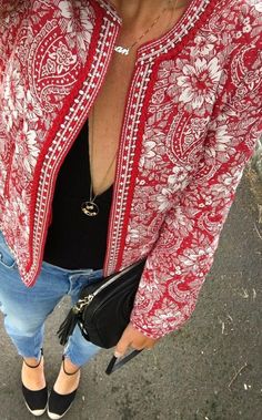 Im not much for floral jackets but this one is kind of awesome!! ||Hot Product: High Street Boho Jacket Estilo Hippie, Boho Jacket, Mode Boho, Floral Jacket, Beauty And Fashion, Mode Inspo, Looks Style, Mode Inspiration, Outfits Casuales