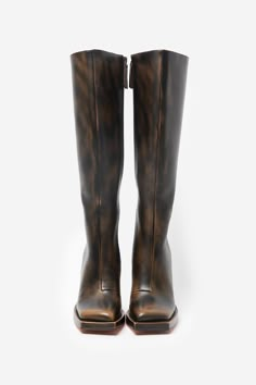 Han is the timeless staple knee-high boot that elevates any outfit! Crafted with a burnished leather outer and a luxurious buttery leather lining, these boots only get softer and comfier with each wear. Dress them up or down, these versatile boots pair perfectly with skirts, dresses, jeans, or track pants. There's nothing that won't look good with Han! The colour may vary slightly and may contain natural imperfections due to the nature of the leather used. The colour of the leather will change a Brown Knee-high Boots, Trendy Brown Leather Knee-high Boots, Brown Knee-high Calf Leather Heeled Boots, Aspen Summer, Luxury Brown Leather Knee-high Boots, Vintage Brown Leather Knee-high Boots, Fall Boots Outfit, Leather Socks, Winter Lookbook