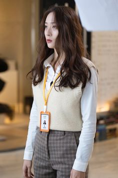 Kdrama Office Fashion, Korean Drama Office Outfit, Kdrama Office Outfits Women, Kdrama Office Outfit, Krystal Jung Fashion, Cute Korean Outfits, Casual Office Attire, Smart Casual Women Outfits