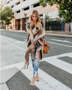 Boho Wardrobe, Rip Jeans, Fall Fashion Coats, Long Cardigans, Kimono Outfit, Boho Sweater, Fringe Sweater, Women Midi, Looks Chic