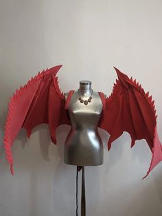 Dragon Wing Costume, Dragon Wings Costume Diy, How To Make Dragon Wings, Dragon Outfit Aesthetic, Diy Wings Costume, Dragon Wings Cosplay, Shrek Dragon Costume, Nimona Cosplay, Diy Dragon Wings