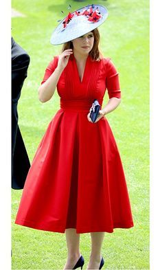 Princess Eugenie Style, Royal Blue And Red Outfit, Royal Fashion Classy, Royal Style Fashion, Royal Wedding Guests, Royal Fashion Princesses, Red Fashion Outfits, Royal Ascot Fashion, Ascot Outfits