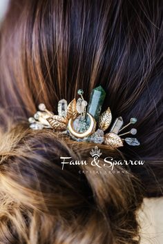 Ethereal Crystal Hair Comb slides into braids and buns for a secure hold! We used genuine crystals in this fairytale inspired hair piece! Add some magic healing crystals to your goddess hairstyle! This piece is very lightweight, versatile and can be worn for both casual and fancy occasions! Works with so many styles and stays put! Perfect for a mythical fairy goddess! Crystal Type: Genuine Moss Agate (Natural Moss Agate will vary in appearance), Herkimer Diamonds. Moss Agate Beads, Light Rose Quartz Beads Dimensions: 1.5 inch comb Color: Silver; Gold Mermaid Hair Accessories, Wedding Braid, Boho Hair Pins, Beach Mermaid, Moss Agate Crystal, Wedding Braids, Ocean Wedding, Braid Jewelry, Boho Hair