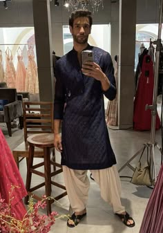 Shaadi Kurta Men, Shiny Kurta Men, Kurta Inspo For Men, Indian Traditional Clothes Men, Kurta Asthetic Pics Men, Guys In Kurta Aesthetic, Black Kurta Men Aesthetic, Dark Blue Kurta For Men, Men’s Ethnic Wear