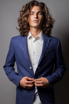 DEUS DOS HOMOES DA PORRA! Hair Ideas Men, Curly Men, Mens Medium Length Hairstyles, Long Hairstyle