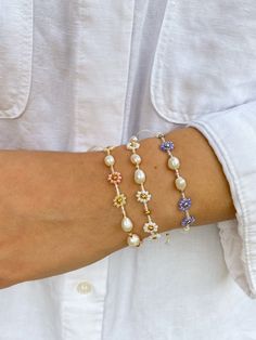 Minimal cute and dainty daisy bracelets are perfect for a natural jewelry lowers! Made using natural silk cord, pearls, 24K gold plated beads or palladium plated beads (beads with real gold or palladium layer). It's original jewelry, beaded by hand. You can combine in a lot of ways with your own jewelry and your casual or festive outfits. This bracelets are perfect for best friends! LENGTH: adjustable, the max diameter is around 9 cm/3.5 inches; the max lenth is around 28 cm/11 inches. CLOSURE: Dainty Friendship Bracelets, Delicate Adjustable Bracelets For Summer, Delicate Adjustable Summer Bracelets, Delicate Adjustable Bracelet For Summer, Adjustable Gold Pearl Bracelet For Summer, Delicate Gold Bracelets For Summer, Gold Flower Friendship Bracelet As Gift, Resizable Bracelets For Spring, Dainty Flower Pearl Beaded Bracelets