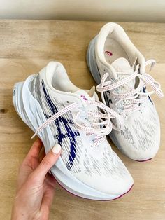 Asics Novablast 3, Running Inspo, Asics Running Shoes Womens, Running Shoes Asics, Gymwear Outfits, Asics Running, Alien Girl, Running Club