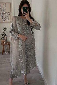 Eid Dress Ideas, Dresses High Fashion, Eid Outfit Ideas, Dresses Pakistani, Pakistani Party Wear Dresses, Pakistan Dress, Dresses Fancy, Fancy Suit, Crochet Cable