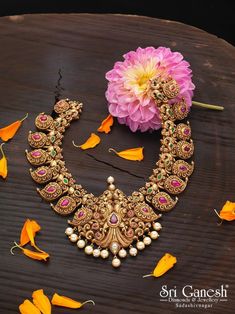 South Indian Gold Jewellery Necklaces, Latest Gold Necklace Designs Indian Temple Jewellery, Neck Sets Jewellery Gold Latest, Latest Nakshi Jewellery, Latest South Indian Jewellery, Gold Necklace With Stones, Necklace Designs Gold Indian, Ganesh Jewellery