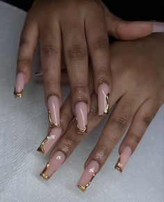 Great Nail Designs, Nails Inspo For Graduation, Hair With Gel Style, Inspo For Nails, Golden Nails Ideas, Short Acrylics Ideas, Short Nail Acrylic Designs, 2024 Acrylic Nails, Short Nails Acrylic Design