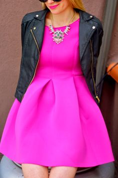 Neon Pink Dresses, Neon Fashion, Pink Neon, Pink Outfits, Classic Dress, Dress Outfit, Fashion Mode, Dress Pink, Primavera Estate