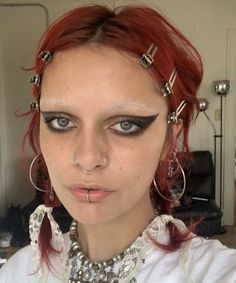 Metal Hair Clips Hairstyles, Hair Salon Ideas, Unconventional Makeup, Bleached Eyebrows, Best Hairstyles For Women, Y2k Hair, Y2k Hairstyles, Alt Makeup, The Best Hairstyles