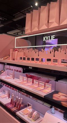 Kylie Cosmetics Aesthetic Wallpaper, Kily Jenner, Kylie Makeup, Luxury Lifestyle Dreams, Makeup Obsession, Luxury Makeup, Lipstick Makeup, Kylie Cosmetics