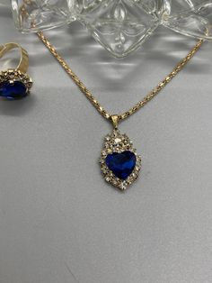 Royal Blue Dress Jewelry Ideas, Royal Blue And Gold Jewelry, Gold And Blue Jewelry, Blue And Gold Jewelry, Gold Jewlry, Quinceanera Necklace, Prom Jewellery, Prom Hair Jewelry, Royal Blue Jewelry