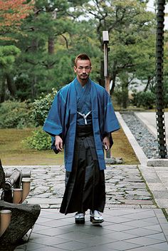 Former football player Hidetoshi Nakata in kimono ordered from Fukumi Shimura Hidetoshi Nakata, Look Kimono, Mens Kimono, Japanese Costume