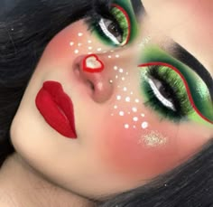 Christmas Freckles Makeup, Easy Elf Makeup Christmas, Red And Green Makeup Looks, Christmas Elf Makeup Looks, Grinch Eye Makeup, Elf Makeup Looks Christmas, Christmas Elf Makeup, Grinch Makeup, Christmas Makeup Looks