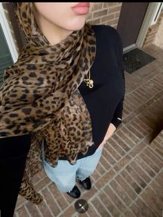 Leopard Print Hijab, Printed Hijab Outfit, Pashmina Scarf Outfit, Fall Outfits Hijab, Hijabi Fall Outfits, Hijab Outfit Winter, Leopard Scarf Outfit, Estilo Hijab, Modesty Outfits