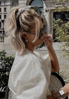 Hairstyles Anime, Gym Hairstyles, Hairdos For Short Hair, Blonde Hair Inspiration, Penteado Cabelo Curto, Hairstyles Easy, Short Blonde, Hair Bun, Short Blonde Hair