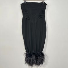 Condition: In Great Preowned, Gently Worn. Free From Stains, Rips, Or Holes. Brand Tag Is Cut. Gently Worn, Not Flaws. Size: Xl 10-12. Chest Area Is Very Small, See Measurements (Please View Pictures For Measurements) Color: Black Bountiful Feathers Dust The Hem Of This Figure-Hugging Midi With Corset Boning, Ruched Sides And Exposed Shoulders. Strapless Lined 80% Polyamide, 20% Elastane With 60% Turkey Feather, 30% Ostrich Hair And 10% Cotton Contrast Dry Clean Approximate Measurements (Clothing Laid Flat On Surface, Not Stretched) Please View All Pictures Provided Before You Purchase. Questions? Please Send Me A Message Happy Shopping! Wedding Guest, Party, Romantic, Date Bachelorette Party Brunch, Corset Boning, House Of Cb Dresses, Strapless Corset, Romantic Date, House Of Cb, View Pictures, House Dress, Brand Tags