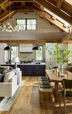 Barndominium Interior, Montana Homes, Farmhouse Barndominium, Casa Vintage, Rustic Retreat, Barn Style House, Modern Farmhouse Style, Farmhouse Living, Barndominium