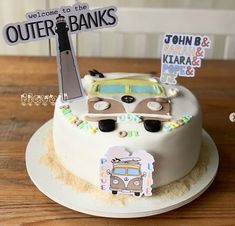 there is a cake that has been decorated with cars and street signs on the top