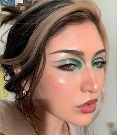 Space Eyes, Mint Pastel, Maquillage On Fleek, Mekap Mata, 20 Makeup, Fun Makeup, Smink Inspiration, Brown Shade