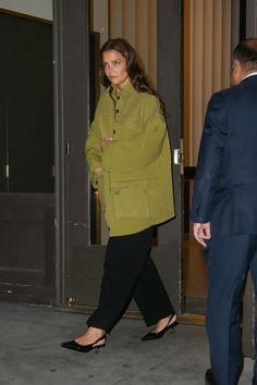 Outer Outfit, Katie Holmes Style, Hailey Baldwin Style, Cute Jumpers, Winter Outfit Inspiration, Shetland Wool, Katie Holmes, Evening Outfits, Celebrity Street Style