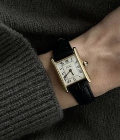 Womens Luxury Jewelry, Timeless Style Women Classy, Luxury Watches Women, Beatrice Gutu, Aesthetic Watch, Elegant Watches Women, Classy Watches, Watch Aesthetic