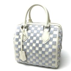 Color Gris / White Mmaterial Calf Leather / Taffeta Approx Size W7.9 X H7.7 X D6.1inch / W20cm X H19.5cm X D15.5cm Handle:7.1inch / 18cm The Width Measures The Bottom Of The Bag, And The Depth Measures The Lower Side Of The Bag. Gender Women's Spec [Open Type]Fastener [Inside] Open Pocket X 1 Additional Items Clochette , Pad Lock , , 2 Keys Item Rank Used A Rank Condition Details Outside: Stain Inside :Stain Metal Fittings Part: Dullness Damier Azur Speedy, Pad Lock, Louis Vuitton Damier Azur, Louis Vuitton Speedy, Hand Bag, Louis Vuitton Damier, Louis Vuitton Bag, Calf Leather, Bags Women