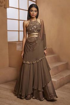 Shop for Shloka Khialani Green Embroidered Lehenga Set for Women Online at Aza Fashions Orang India, Gold Lehenga, Indian Outfits Lehenga, Lehnga Dress, Gaun Fashion, Rock Outfit, Traditional Indian Outfits, Indian Gowns Dresses, Indian Gowns