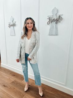 White Sequin Blazer Outfit, Denim And Diamonds Outfit Ideas, Denim And Diamonds Party Outfit Ideas, Silver Blazer Outfit, Sequin Blazer Outfit, Diamonds And Denim Party, Sequins Blazer, Silver Blazer