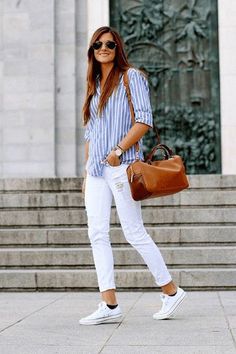 Moda Casual Chic, Outfits With Striped Shirts, Converse Outfits, Look Jean, White Jeans Outfit, Casual Chic Summer, Jeans Outfit Women, Womens Fashion Casual Winter, Urban Fashion Women