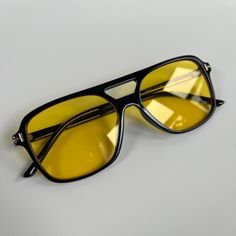 Vintage Unique Retro-Style Black Rounded Square Sunglasses Black Frame With A Yellow Lens These Glasses Are Unisex! Uva And Uvb Protection Brand New #Sunglasses #Shades #Sunnies #Fashion Yellow Tinted Sunglasses Outfits, Retro Square Glasses, Big Square Sunglasses, Black Vintage Sunglasses, 70s Glasses Sunglasses, Yellow Sunglasses Aesthetic, Vintage Sunglasses Aesthetic, Yellow Tinted Glasses, 90s Sunglasses Vintage