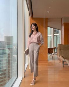 Korean Work Outfit Business Casual, Korean Formal Outfits For Women, Western Formal Outfits For Women, Kuliah Outfit, Dress Designs For Women, Office Wear Outfit, Smart Casual Work Outfit Women, Stylish Office Wear, Smart Casual Women Outfits