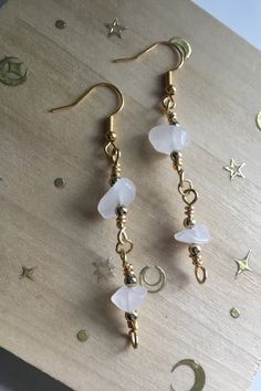 White Quartz, crystal chip, natural stone, dangly earrings with gold plated hooks, anti tarnish gold colour metal wire which has been wire wrapped throughout, and white quartz crystal chip beads. A simple and lightweight elegant design for everyday wear that will add a holistic boho style vibe to any outfit whilst wearing the additional crystal properties of the white quartz chips. These are roughly 2inches long. White Stone Jewellery, White Stone Jewelry, White Quartz Crystal, Boho Earring, Wire Wrapped Crystal, Stone Jewellery, Wrapped Crystal, Wire Wrapping Crystals, Earring Gift