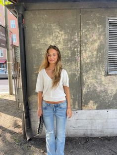 Blowout Bun, Outfits Scandinavian, Hair Blowout, Zara Style, Spring Fits, Outfit Jeans, Eclectic Fashion