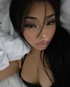 Latina Makeup Looks, Latina Makeup, Pretty Makeup Looks, Cute Makeup Looks, Foto Poses, Baddie Makeup, Maquillaje Natural, Cute Selfie Ideas, Pretty Selfies