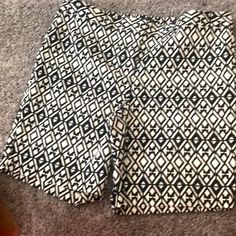 B/W 19 Inch Length Shorts Stretchy 76% Rayon 21% Nylon 3% Spandex Zipper Fly Front , 2 Side Slit Pockets 38 Inch Waist Summer Athletic, Dressy Shorts, Italy Print, Black And White Shorts, Ikat Print, White Texture, Geo Print, Stretch Shorts, Chino Shorts