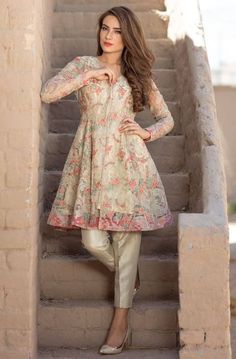 30 Trending Party Outfits for Pakistani Girls Trending Pakistani Outfits, Trending Pakistani Dresses, New Trending Dress, Printed Dress Designs, Pakistani Suit Design, Christmas Streetwear, Frock Suit, Trending Dress, Short Frocks