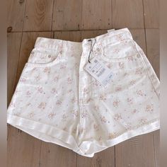 Cute Zara Floral Jean Shorts Hi-Rise Nwt Size 4 Fits Small, Fits More Like A Size Xs Feminine Cotton Shorts For Day Out, White High Waist Fitted Jean Shorts, Feminine Cotton Shorts, Fitted High Waist White Jean Shorts, Feminine Fitted Cotton Shorts, Fitted Feminine Cotton Shorts, Summer White High Waist Jean Shorts, White High Waist Jean Shorts For Summer, White High-waist Jean Shorts For Summer