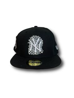 This custom authentic New Era 59FIFTY hat features hand applied pearls around the yankees logo, choose your hat size or feel free to choose the one size fits all option. Hats Aesthetic, Yankee Fitted, Ny Logo, Hat Aesthetic, Yankees Logo, 59fifty Hats, Custom Caps, New Era 59fifty, Fitted Caps