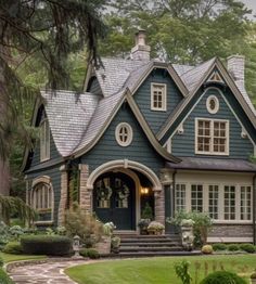 Different House Colors Exterior, Painted Green House Exterior, Good House Exterior, Vermont Style Home, House Paint Inspo Exterior, House By The Forest, Cool House Colors Exterior, Dream House Cozy Exterior, Cute House Colors Exterior Paint