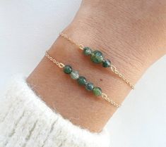 . Green foam agate bracelet, high-quality natural semi-precious stone, brass chain covered with a thin layer of 18k gold.. To choose from:1. Agate foam 3 (2 stones 4mm, 1 central stone 6mm.)2. Agate foam 5 (5 stones 4mm)Please indicate the choice of model before validating the order.. The chain and the musket clasp allow the bracelet to be perfectly adjusted to the size of the wrist (wrist circumference from 14cm to 19cm). If you want another size, please leave me a message to tell me the desire Moss Agate Bracelet, Jewels Diy, Christmas Gift For Women, Green Moss Agate, Bracelet Christmas, Small Bracelets, Stylish Bracelet, Natural Stone Bracelets, Agate Jewelry