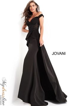 Looking for a dress that will turn heads at your next formal event? Check out the Jovani 04460 evening dress. This show-stopping look features a plunging neckline adorned with sparkling embellishments. A slim belt cinches in the waist, while the flowy skirt creates a flattering silhouette. Whether you're attending a ga Black Long Gown, Black Formal Gown, Dresses Mother Of The Bride, Crepe Material, Trumpet Dress, Terani Couture, Jovani Dresses, Black Formal, Sophisticated Dress